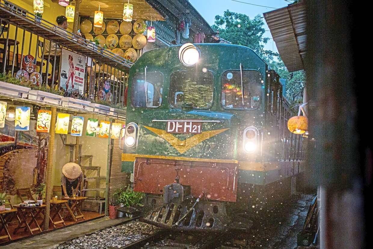 Full Instructions to Visit Hanoi Train Streets -Hanoi Train Street Full Instructions to Visit Hanoi Train Streets -Hanoi Train Street