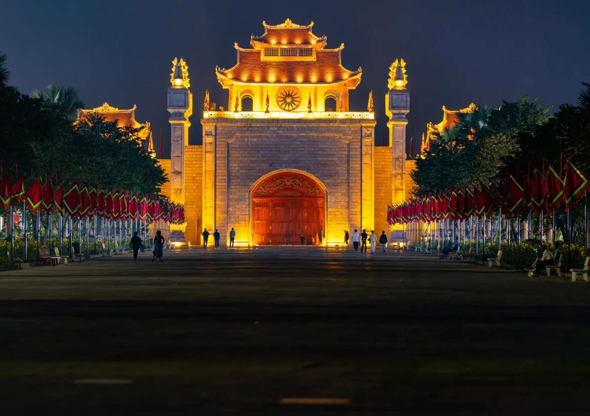 The Impression of the Hung Kings Temple Night Tour The Impression of the Hung Kings Temple Night Tour